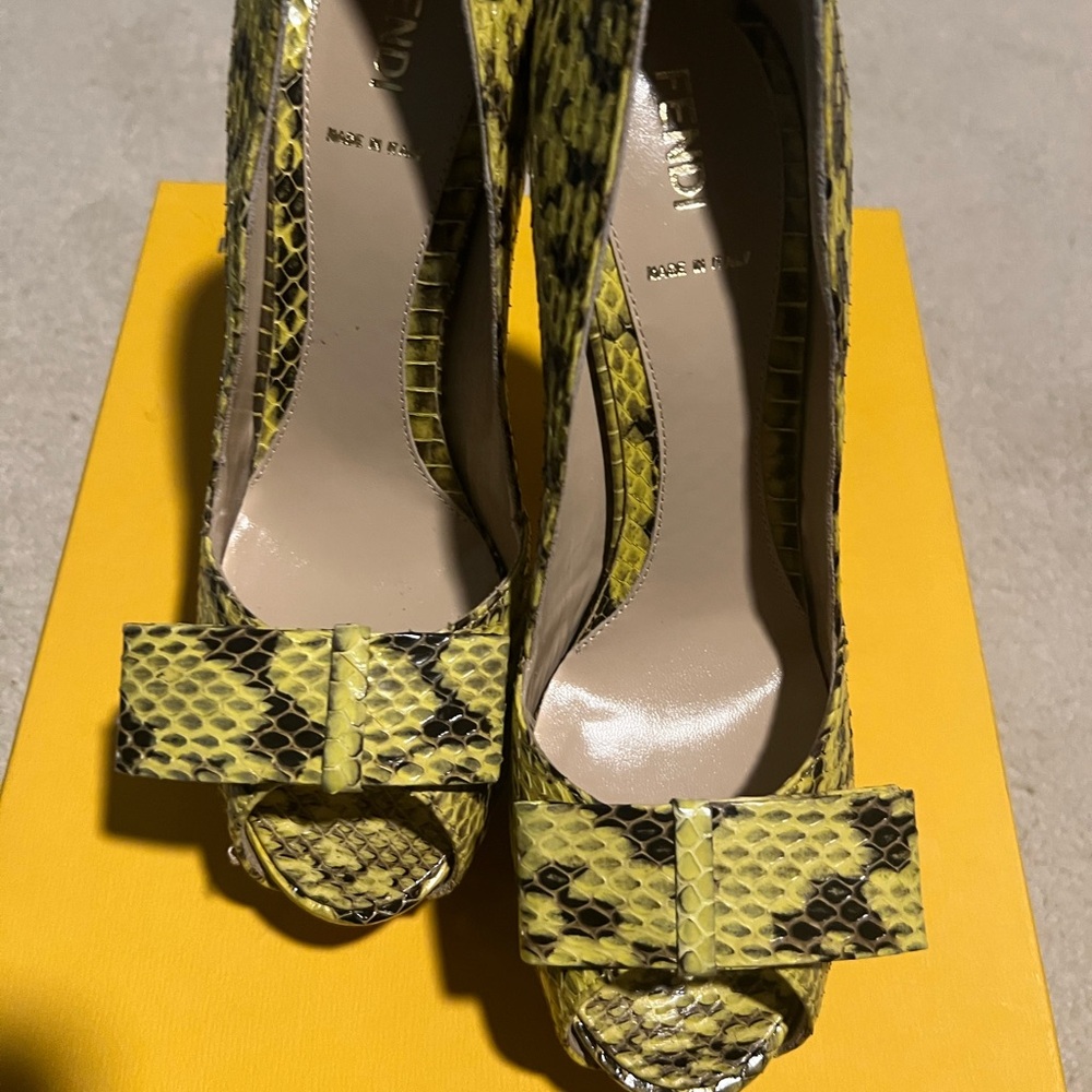 Fendi peep toe pumps